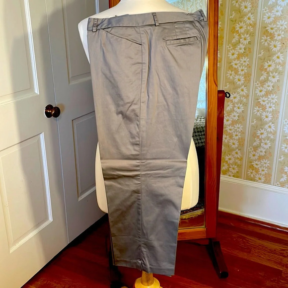 ๐ Vintage Van-Heusen Stretch Capri size 12 Gray ๐ - Picture 1 of 7